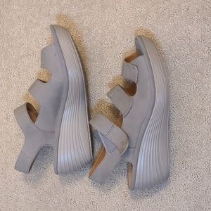 Clarks Collection soft cushion sandals